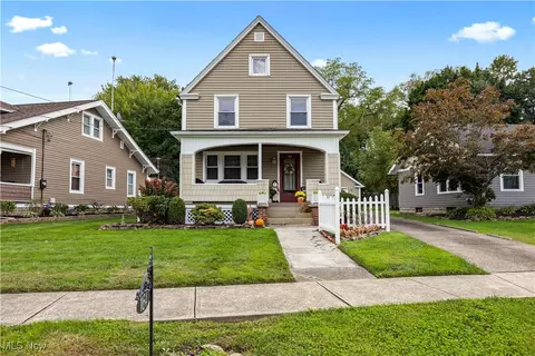 164 E Martin St, Amherst, OH 44001