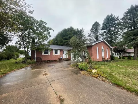 1418 5th St SE, New Philadelphia, OH 44663
