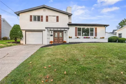 907 Lawrence Ave, Girard, OH 44420