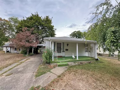 130 11th St NE, New Philadelphia, OH 44663