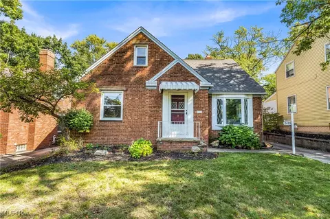 2425 Canterbury Rd, Cleveland Heights, OH 44118