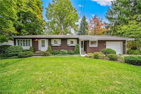 12937 Caves Rd, Chesterland, OH 44026