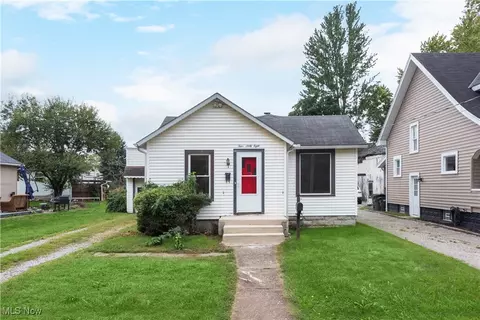 468 Maple Ave, Amherst, OH 44001