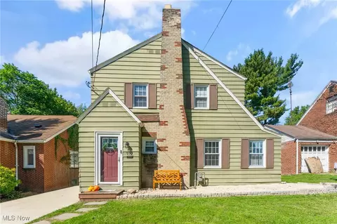 910 Lanterman Ave, Youngstown, OH 44511