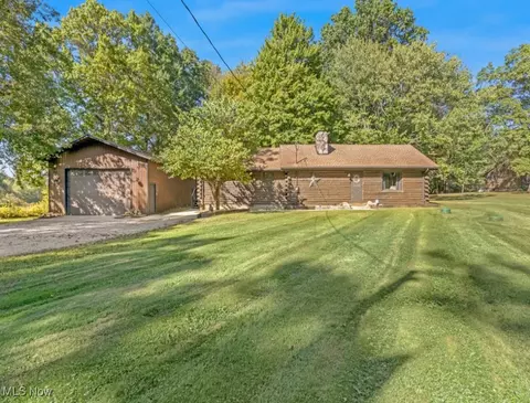 5016 Center Rd, Lowellville, OH 44436