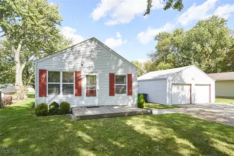 1017 Noble St, Barberton, OH 44203