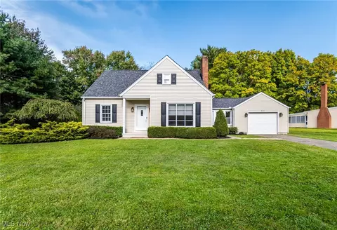 2717 Normandy Dr, Youngstown, OH 44511