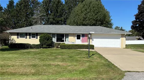 49306 S Meadowbrook Cir, East Liverpool, OH 43920