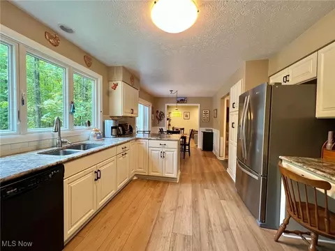 10375 Pinegate Dr, Chardon, OH 44024 photo 14
