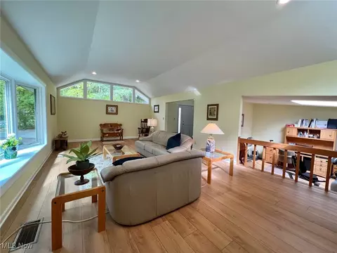 10375 Pinegate Dr, Chardon, OH 44024 photo 8