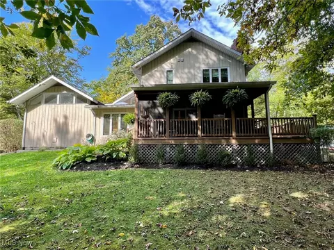 10375 Pinegate Dr, Chardon, OH 44024 photo 3