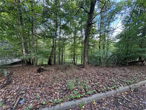 Colony Park Court, Zanesville, OH 43701