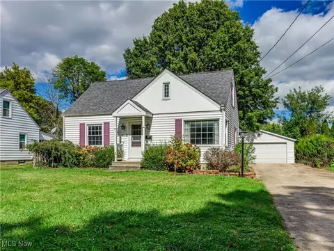 95 Outlook Dr, Tallmadge, OH 44278
