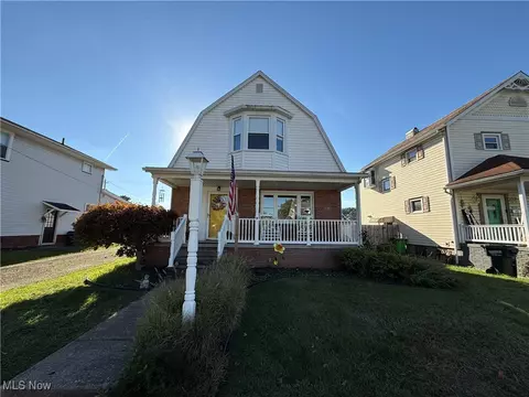830 Parrish St, Uhrichsville, OH 44683