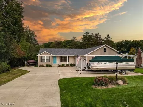 1110 Evening Star Dr, Roaming Shores, OH 44085