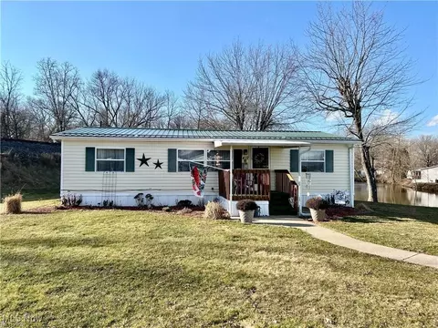 412 Compass Cir, New Philadelphia, OH 44663