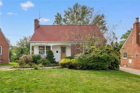 2156 Sunset Dr, Wickliffe, OH 44092