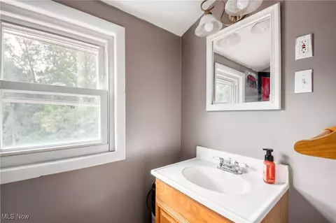 2156 Sunset Dr, Wickliffe, OH 44092 photo 16
