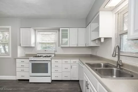 Kitchen - 347 E 214th St, Euclid, OH 44123 photo 2 of 2