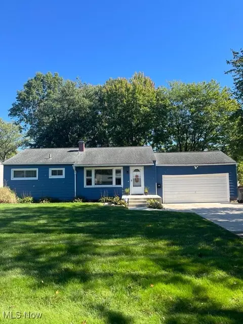 3265 Glen Oaks Dr, Youngstown, OH 44511