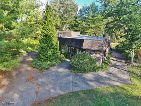 7146 Elgin Dr SW, Sherrodsville, OH 44675