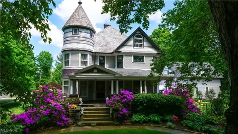 8165 Maple Ave, Garrettsville, OH 44231