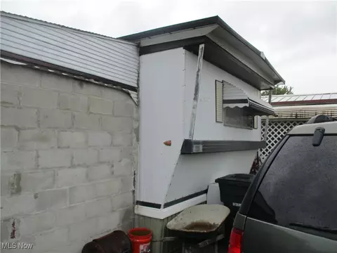 8209 Russell Ln, Cleveland, OH 44144