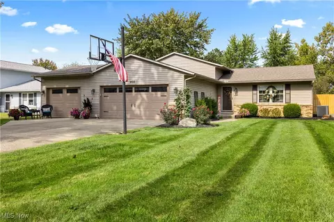 402 Oaknoll Dr, Amherst, OH 44001