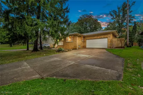 6905 W Pleasant Valley Rd, Parma, OH 44129