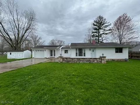 1672 Woodland Ave, Lake Milton, OH 44429