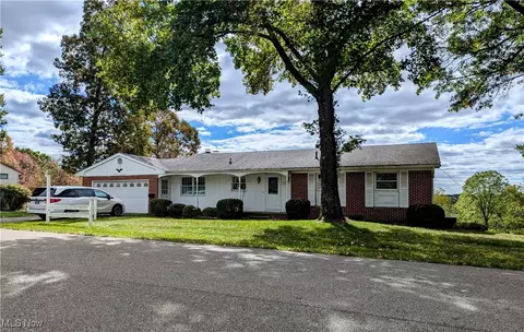 763 Ridgewood Dr, Coshocton, OH 43812