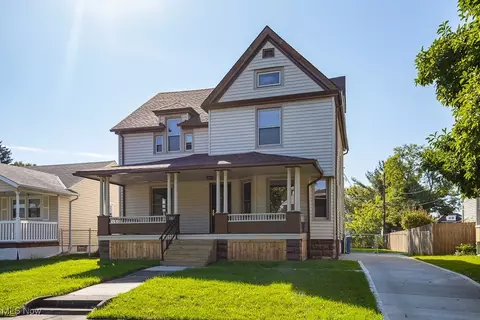 Exterior - 1866 E 32nd St, Lorain, OH 44055 photo 2 of 5