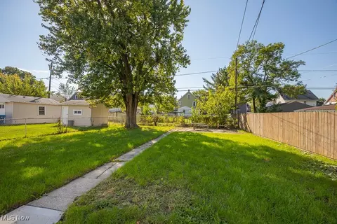 Exterior - 1866 E 32nd St, Lorain, OH 44055 photo 4 of 5