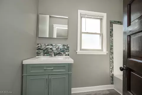 Bath - 1866 E 32nd St, Lorain, OH 44055 photo 1 of 4