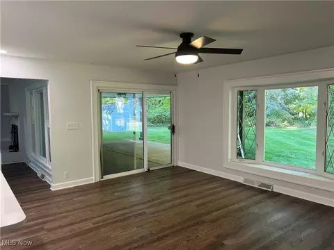 Living - 6429 Amherst Cir, Ashtabula, OH 44004 photo 4 of 7