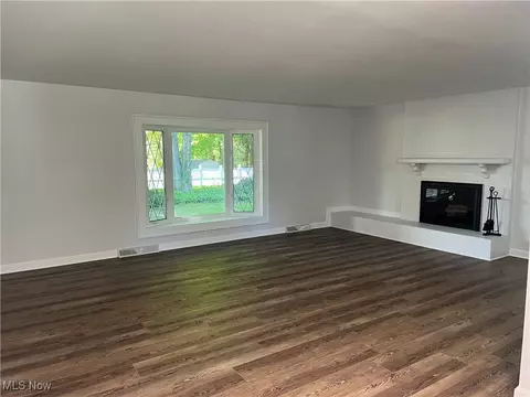 Living - 6429 Amherst Cir, Ashtabula, OH 44004 photo 1 of 7