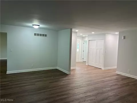 Living - 6429 Amherst Cir, Ashtabula, OH 44004 photo 3 of 7