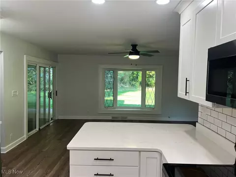 Living - 6429 Amherst Cir, Ashtabula, OH 44004 photo 7 of 7