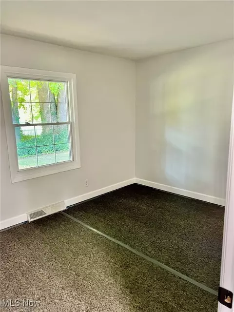 Bedroom - 6429 Amherst Cir, Ashtabula, OH 44004 photo 3 of 4