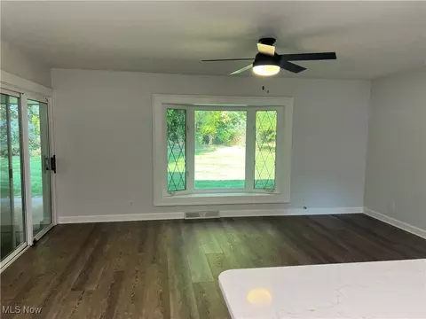 Living - 6429 Amherst Cir, Ashtabula, OH 44004 photo 6 of 7