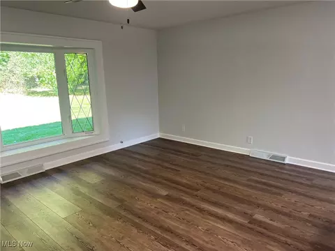 Living - 6429 Amherst Cir, Ashtabula, OH 44004 photo 5 of 7