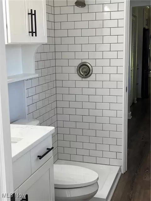 Bath - 6429 Amherst Cir, Ashtabula, OH 44004 photo 2 of 5