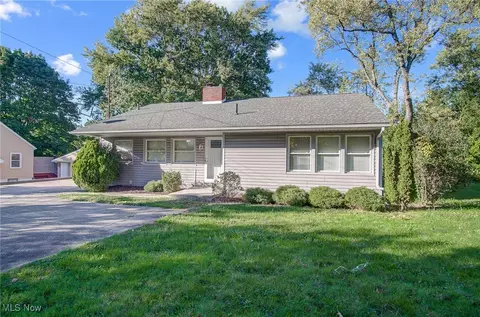 845 E Waterloo Rd, Akron, OH 44306