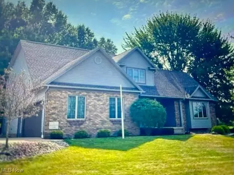 11 Sandstone Ln, Canfield, OH 44406