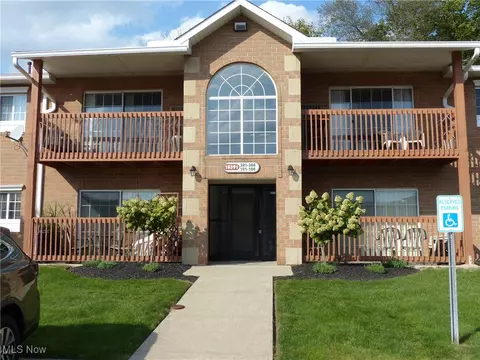 10391 Glenway Dr #204, Twinsburg, OH 44087