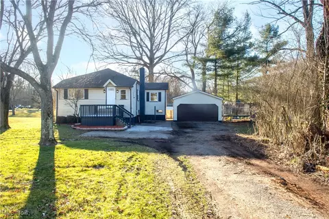 4422 Hopkins Rd, Youngstown, OH 44511