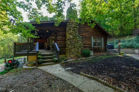 33201 Host Rd, Bowerston, OH 44695
