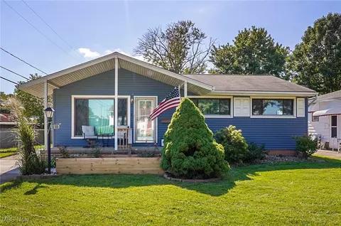 16100 Morning Star Ave, Maple Heights, OH 44137