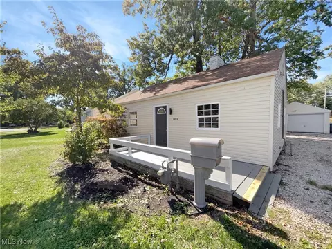 4022 Gregus Ave, Lorain, OH 44055