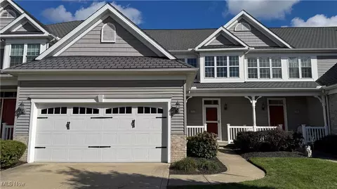 5069 Shepherds Gln, Willoughby, OH 44094